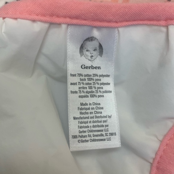 Gerber terry Knit Burp Cloths (4) with matching bibs (3) - Picture 6 of 12